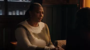 Massimo Alba Pull en laine teint à la cravate porté par Robyn McCall (Queen Latifah) vu dans The Equalizer (S03E06)