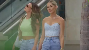 Zara Corsé Floral Crop Top usado por Lexie Salameh como se ve en Siesta Key (S05E04)