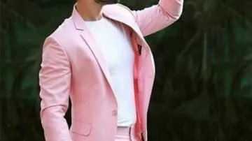 Pink blazer worn by Wayne McCullough (Mark McKenna) in Wayne TV series outfits (Season 1 Episode 6)