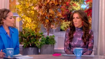 Top de cuello alto de malla estampada de Ganni usado por Alyssa Farah como se ve en The View el 21 de noviembre de 2022