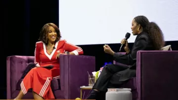 Robe Gucci x Adidas Cotton Jersey portée par Gayle King vue dans CBS Mornings le 21 novembre 2022