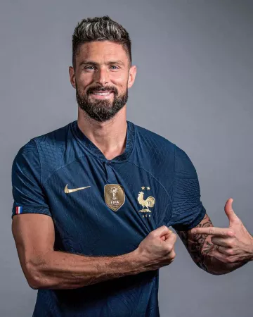 The Nike jersey of the 2022 World Cup France Football Team worn by Olivier Giroud on @ftmilanismo's Instagram account