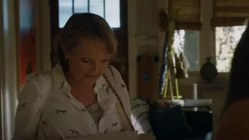 Rails Rocsi Wild Cat Print Button Up Blusa usada por Roberta Deeks (Pamela Reed) como se ve en NCIS: Los Angeles (S14E07)
