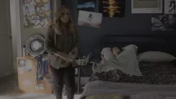 Signature By Levi Strauss & Co. Women's Mid Rise Skinny Jeans worn by Jen Harding (Christina Applegate) as seen in Dead to Me (S03E06)