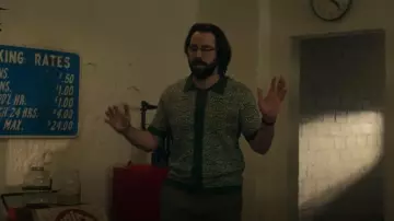 Far Afield Zig­ger Short Sleeve Cardi­gan worn by Mitch Keller (Garrett Hedlund) as seen in Tulsa King (S01E01)