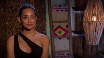 Superdown Nava Asymmetrical Mini Vestido usado por Victoria Fuller como se ve en Bachelor in Paradise (S08E15)