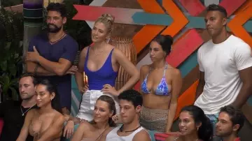 Soly Hux Tassel Sheer Beach Swimwear Cover Up Mini-jupe portée par Geneviève vue dans Bachelor in Paradise (S08E15)