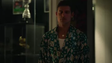 Asos Design Bata de satén usada por Benjamín (Diego Martín) vista en Elite (S06E02)