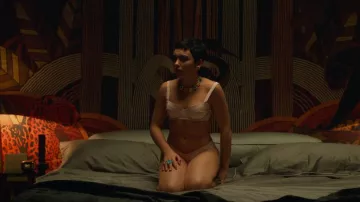 Dolce & Gabbana Stretch Silk Balconette Bra porté par Ari Blanco (Carla Díaz) vu dans Elite (S06E02)