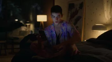 Msgm Tie Dye Chemise à manches courtes portée par Patrick Blanco (Manu Rios Fernandez) comme on le voit dans Elite (S06E02)