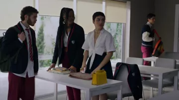 Le sac Kooples Mini Emily porté par Ari Blanco (Carla Díaz) vu dans Elite (S06E03)