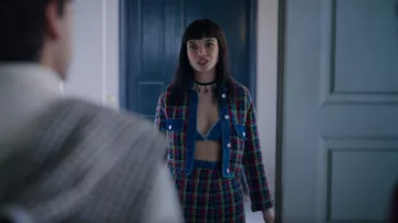 Bershka Denim Mini Falda Contrastante usada por Mencía Blanco (Martina Cariddi) como se ve en Elite (S06E03)