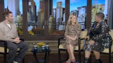Gianvito Rossi Zapatos de tacón alto usados por Kelly Ripa como se ve en VIVO con Kelly y Ryan el 22 de noviembre de 2022