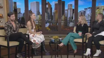 Robe Juliette Reformation en Formose portée par Gabby Windey vue en LIVE avec Kelly et Ryan le 23 novembre 2022