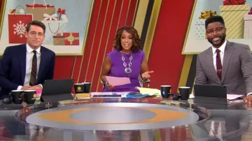 Simon Miller Runna Fuzzy Midi-Dress porté par Gayle King comme vu dans CBS Mornings le 23 novembre 2022