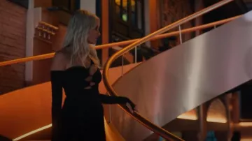 Topshop Asym­met­ric Cut Out Jer­sey Mi­ni Dress in Black worn by Isadora (Valentina Zenere) as seen in Elite (S06E04)