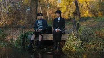 Dr Martens Jadon Botas usadas por Wednesday Addams (Jenna Ortega) como se ve el miércoles (S01E05)