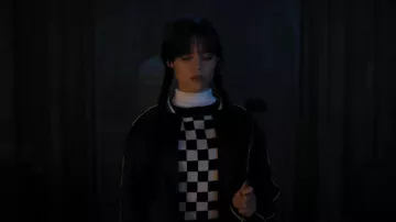 Urban Outfitters Checkmate Suéter usado por Wednesday Addams (Jenna Ortega) como se ve en Wednesday (S01E07)