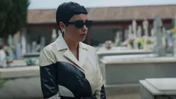 & Other Stories Belt­ed Colour Block Coat worn by Ari Blanco (Carla Díaz) as seen in Elite (S06E06)