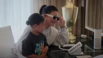 Bottega Veneta Acetate Mask Gafas de sol usadas por Kylie Jenner como se ve en The Kardashians (S02E10)