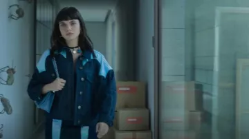 Bimba y Lola Iridescent Denim Skirt worn by Mencía Blanco (Martina Cariddi) as seen in Elite (S06E08)
