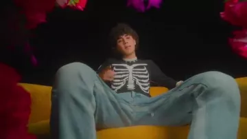 Supreme Skeleton manches longues porté par Danny lux dans son clip officiel de Junto a Ti