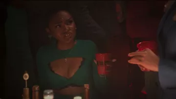 Vestido Midi recortado de armario desnudo usado por Jocelyn (Lauren Spencer) como se ve en The Sex Lives of College Girls (S02E04)