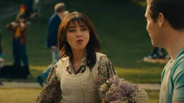 Sandro Faraday Floral Print Silk Shirt worn by Heidi (Sarah Hyland) as seen in Pitch Perfect: Bumper in Berlin (S01E05)