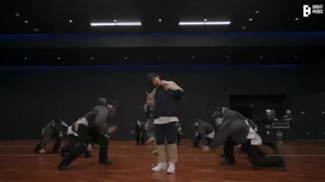 El conjunto de chándales Nike x CE usado por Jungkook en el video [COREOGRAFÍA] BTS (방탄소년단) '달려라 방탄 (Run BTS)' Práctica de baile