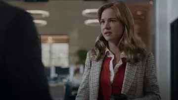 Theory Sylvain Shirt worn by Laura Stensen (Britt Robertson) as seen in The Rookie: Feds (S01E08)