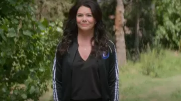 Adidas Orig­i­nals Su­per­star Jack­et worn by Alex Morrow (Lauren Graham) as seen in The Mighty Ducks: Game Changers (S02E04)