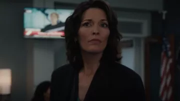 Theory Caris­sa Wool-Blend Blaz­er worn by Special Agent in Charge Isobel Castille (Alana de la Garza) as seen in FBI (S05E08)