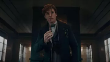 The coat worn by Newt Scamander (Eddie Redmayne) in the movie Fantastic Beasts - Dumbledore's Secrets