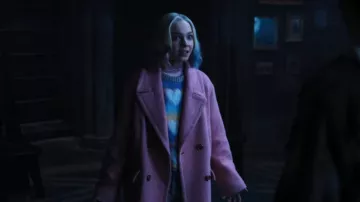 Zara Wool Peacoat usada por Enid Sinclair (Emma Myers) vista el miércoles (S01E08)