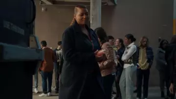 Abrigo de lana reversible Etro usado por Robyn McCall (Queen Latifah) como se ve en The Equalizer (S03E06)