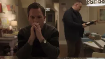 Theory Arnauld Sweater porté par Martin McIntyre (Mike Doyle) vu à New Amsterdam (S05E10)