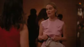 Pochette Prada Tessuto portée par Alice Pieszecki (Leisha Hailey) vue dans The L Word: Generation Q (S03E02)