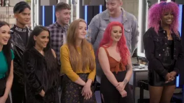 Mini vestido de látex negro de Asos usado por Paige Cole como se ve en Glow Up: Britain's Next Make-Up Star (S01E01)