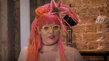 Hot Topic Black Ba­sic Tat­too Chok­er worn by Steph Harrison as seen in Glow Up: Britain's Next Make-Up Star (S01E01)