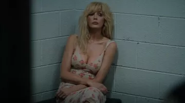 Rouje Paris Linda Vestido usado por Beth Dutton (Kelly Reilly) visto en Yellowstone (S05E04)