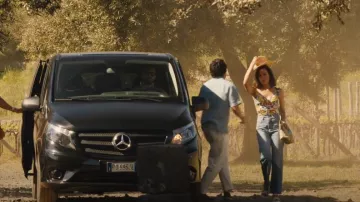 Pepe Jeans Robyn Vaqueros rectos usados por Harper Spiller (Aubrey Plaza) como se ve en The White Lotus (S02E05)