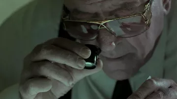 Las gafas de sol Cazal usadas por Doug (Mike Reid) en la película Snatch