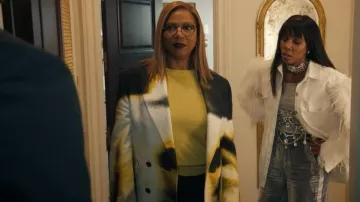 Alexander McQueen Sil­hou­ette Dou­ble Breast­ed Jacke worn by Robyn McCall (Queen Latifah) as seen in The Equalizer (S03E07)