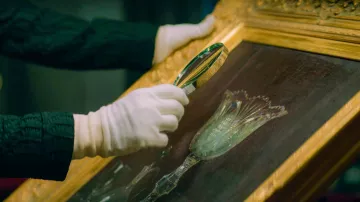 « Glass » Peinture d’Arthur Streeton vue dans le film Poker Face