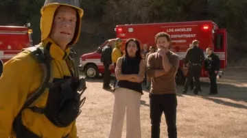 Pantalon élégant Lululemon City porté par Susan Song comme on le voit dans 9-1-1 (S06E09)