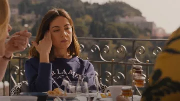 J Crew Sur La Mer Sudadera usada por Harper Spiller (Aubrey Plaza) como se ve en The White Lotus (S02E05)