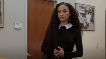 Suéter de cuello de cuero Milly usado por Olivia Baker (Samantha Logan) como se ve en All American (S05E07)