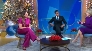 Trina Turk Amuse Traje de satén usado por Ashley Flowers visto en Good Morning America el 28 de noviembre de 2022