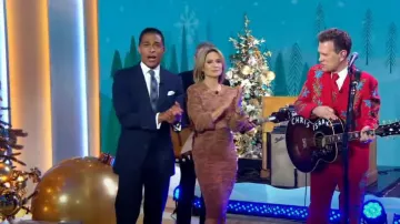 Jupe Midi Zara Fausse Fourrure portée par Amy Robach vue dans Good Morning America le 29 novembre 2022