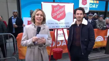 A.P.C. Ben Shearling-Trimmed Blouson Chaqueta usada por Kevin Jonas como se ve en Today el 29 de noviembre de 2022